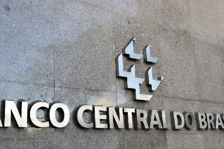 Mercado financeiro eleva previsão da Selic para 13,75% ao ano
