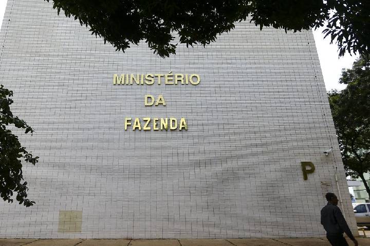 Projeção oficial de inflação sobe para 5,1%, com estouro da meta