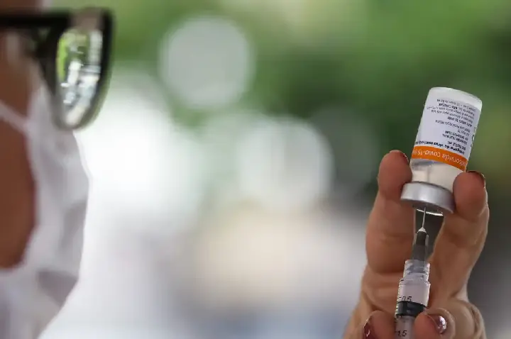 Vacinas contra covid-19 serão atualizadas contra novas variantes