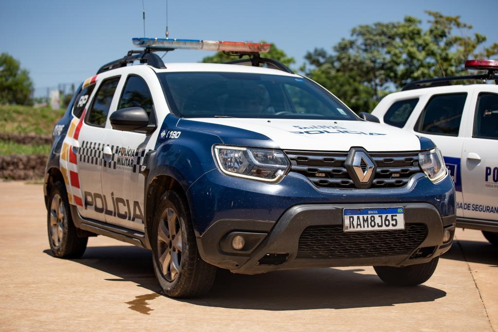 Adolescente é apreendido pela Polícia Militar após espancar a própria mãe e destruir a casa onde moram