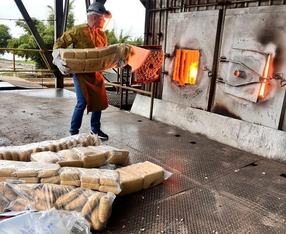 Polícia Civil incinera quase meia tonelada de drogas apreendidas em Alto Araguaia e Alto Garças