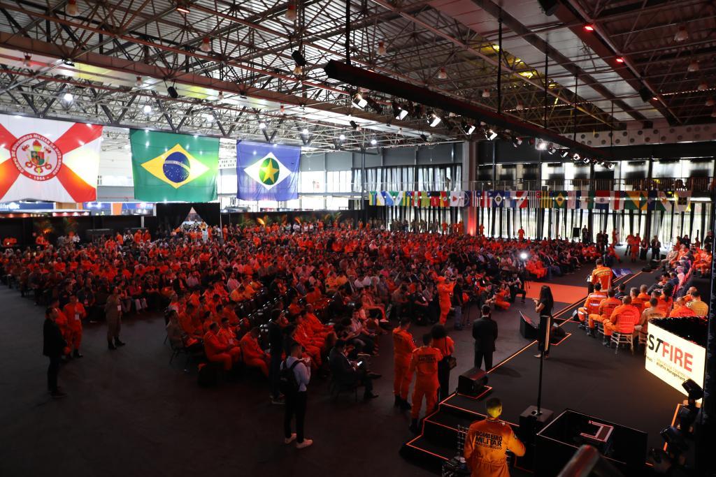 Especialistas internacionais compartilham experiências e discutem prevenção e combate a incêndios florestais