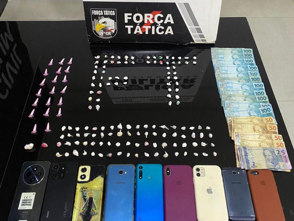 Força Tática desarticula ponto de venda de drogas e conduz oito pessoas em Nova Mutum