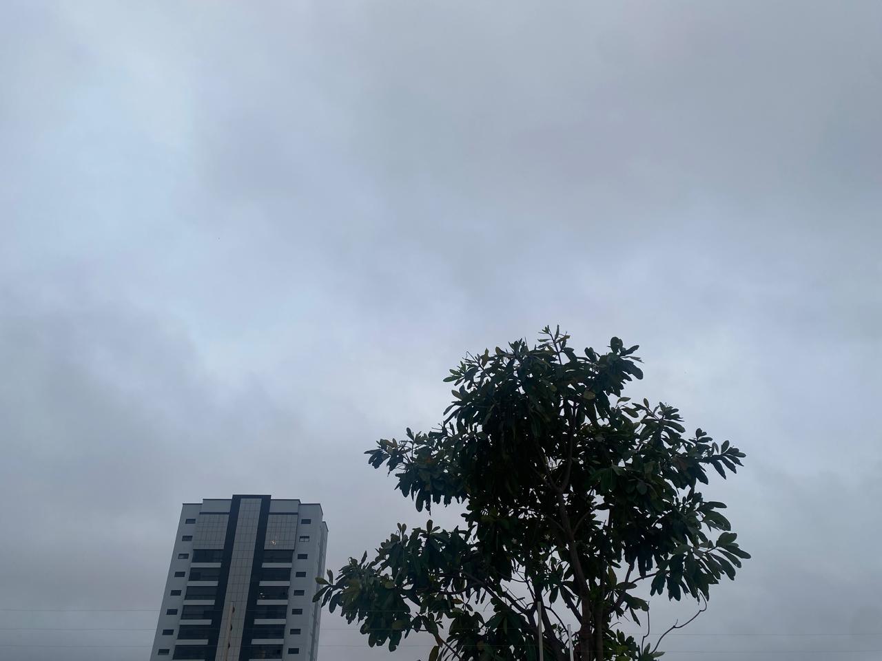 Frente fria derruba temperaturas em Nova Mutum nesta terça-feira