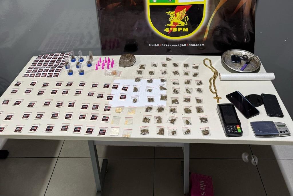 PM prende integrantes de facção criminosa e apreende 184 porções de drogas
