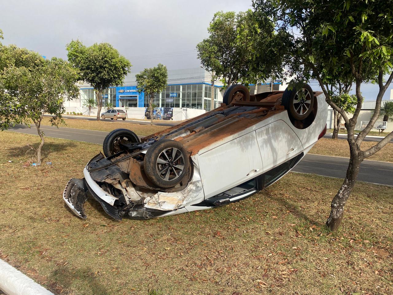 Dois capotamentos e três carros destruidos em acidentes ocorrido na madrugada em Nova Mutum