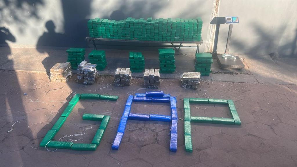 Polícia Militar apreende 436 tabletes de maconha e prende seis integrantes de facção criminosa