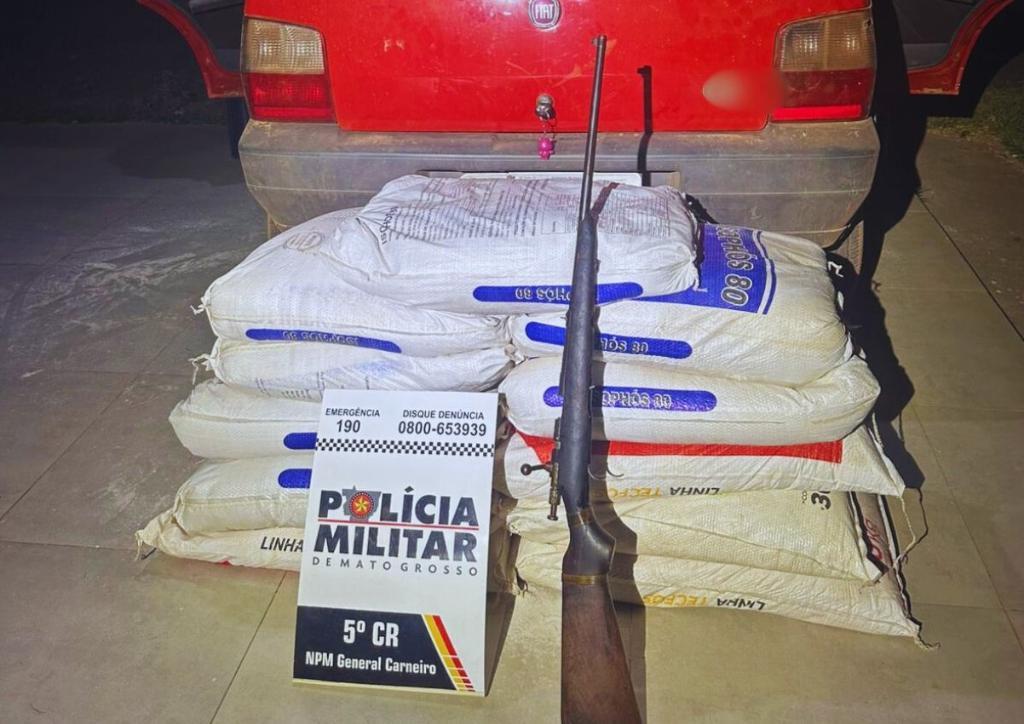 PM recupera carga de suplemento animal furtada, apreende arma de fogo e prende homem em Pontal do Araguaia