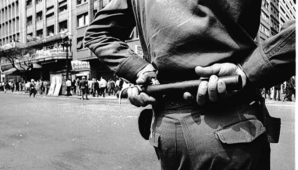 Porque os regimes autoritários massacram seus cidadãos ?