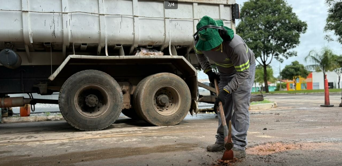 Prefeitura de Nova Mutum Intensifica Operação Tapa-Buracos Mesmo Durante Período de Chuvas