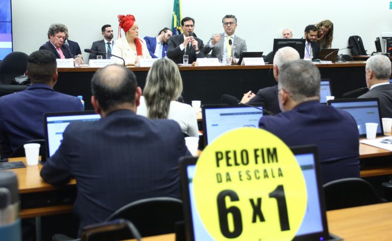 Comissão sobre fim da escala 6x1 ouve sindicatos e movimentos sociais nesta terça-feira