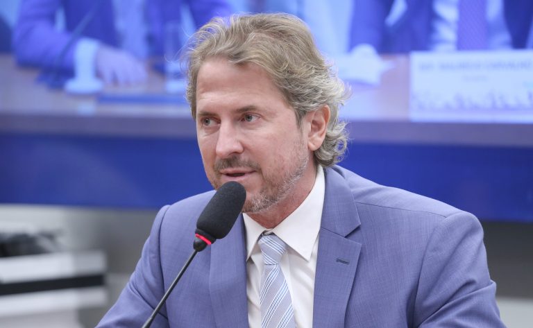 Comissão aprova diretrizes para incentivar trabalho voluntário e solidariedade na educação